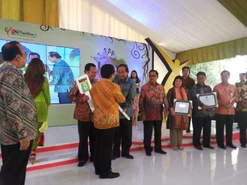 Kota Bitung Terima Bantuan Mobil URC dari Menakertrans